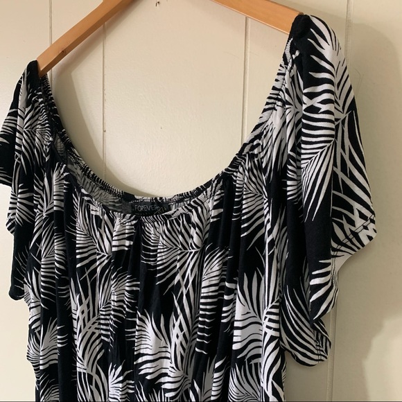 Off the shoulder stretchy palm print top! - Picture 4 of 4